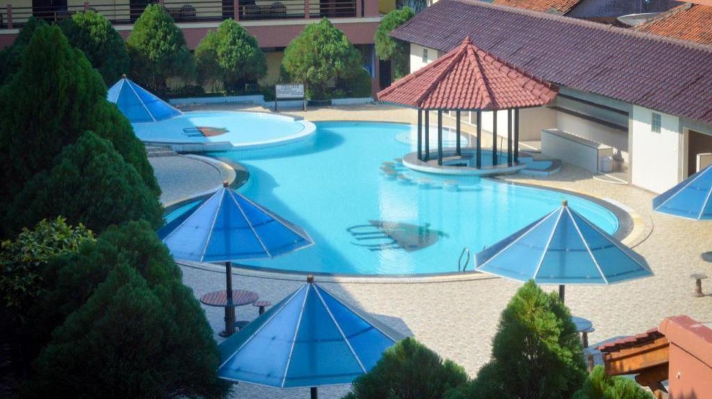 Uni Beach Hotel Pangandaran Extérieur photo