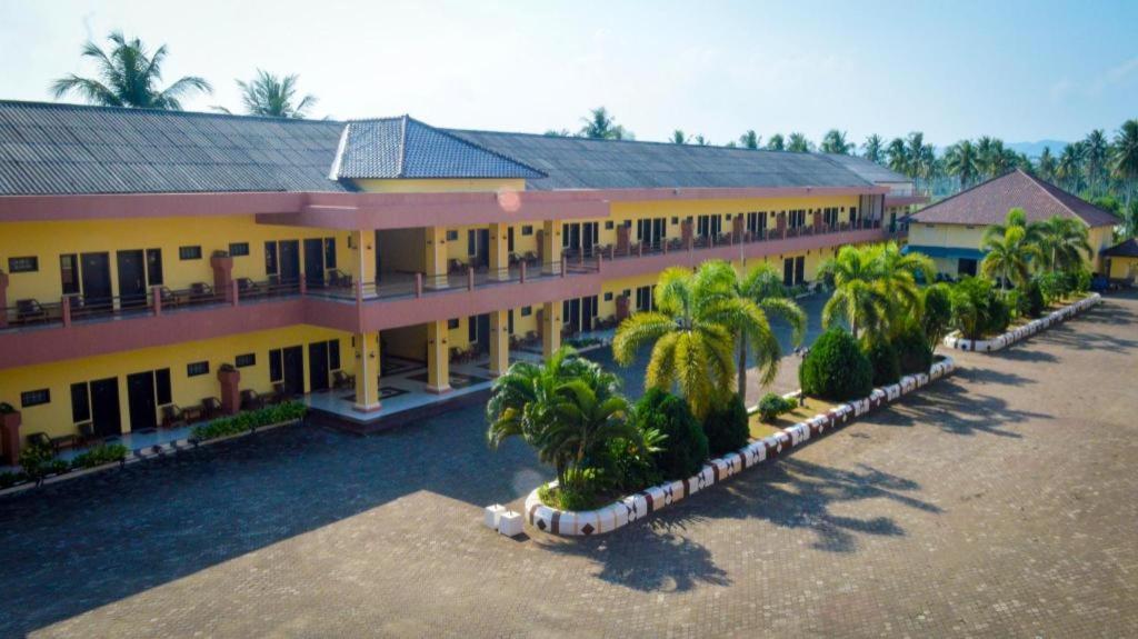 Uni Beach Hotel Pangandaran Extérieur photo