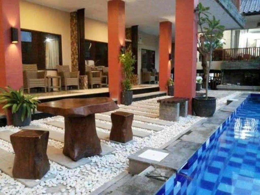 Uni Beach Hotel Pangandaran Extérieur photo